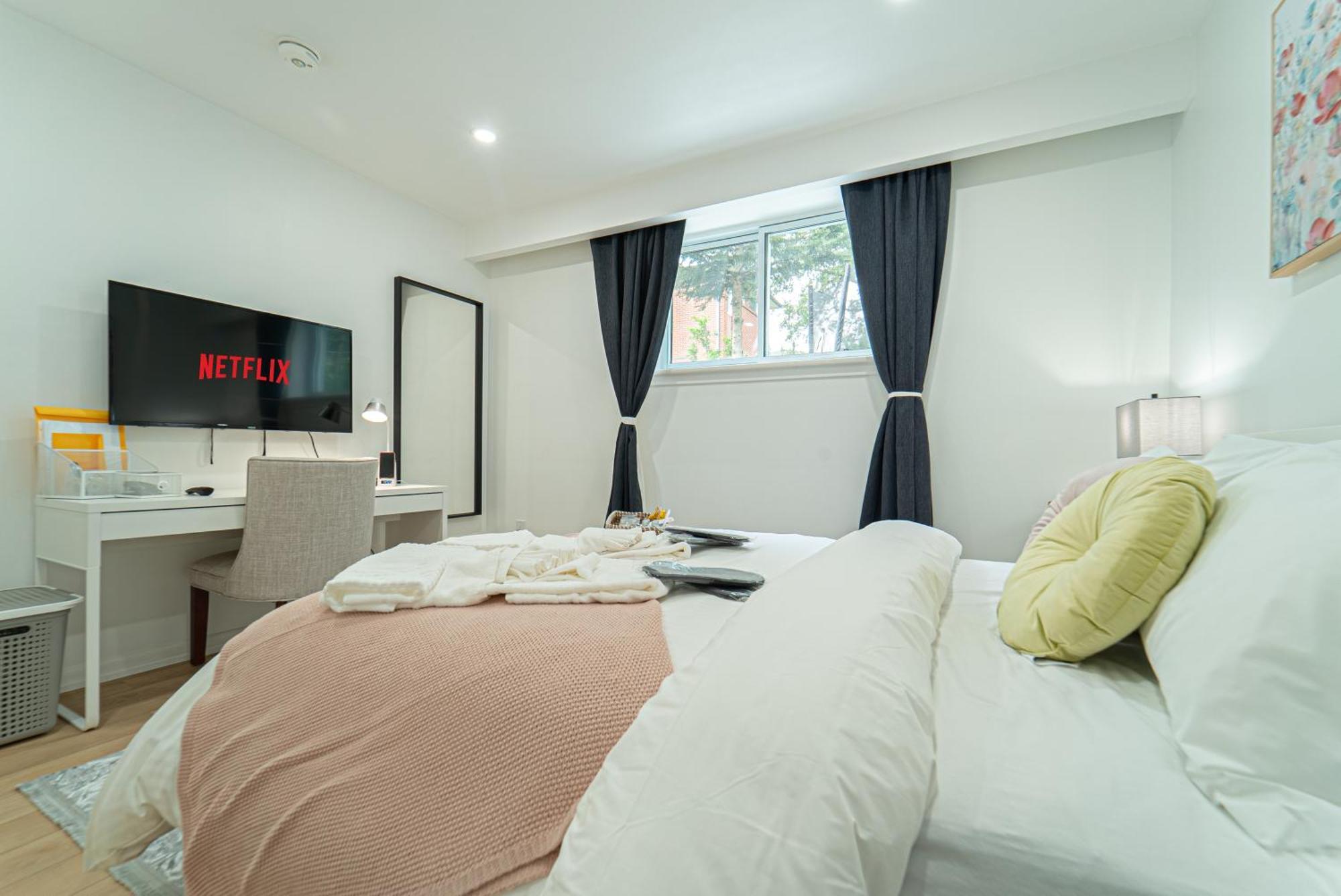 Quiet & Comfortable Double Private Room, Free Parking Торонто Екстериор снимка