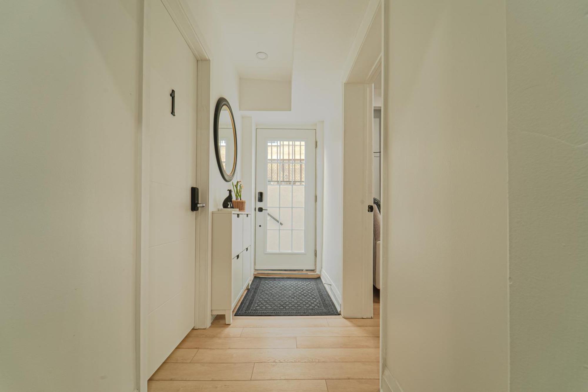 Quiet & Comfortable Double Private Room, Free Parking Торонто Екстериор снимка