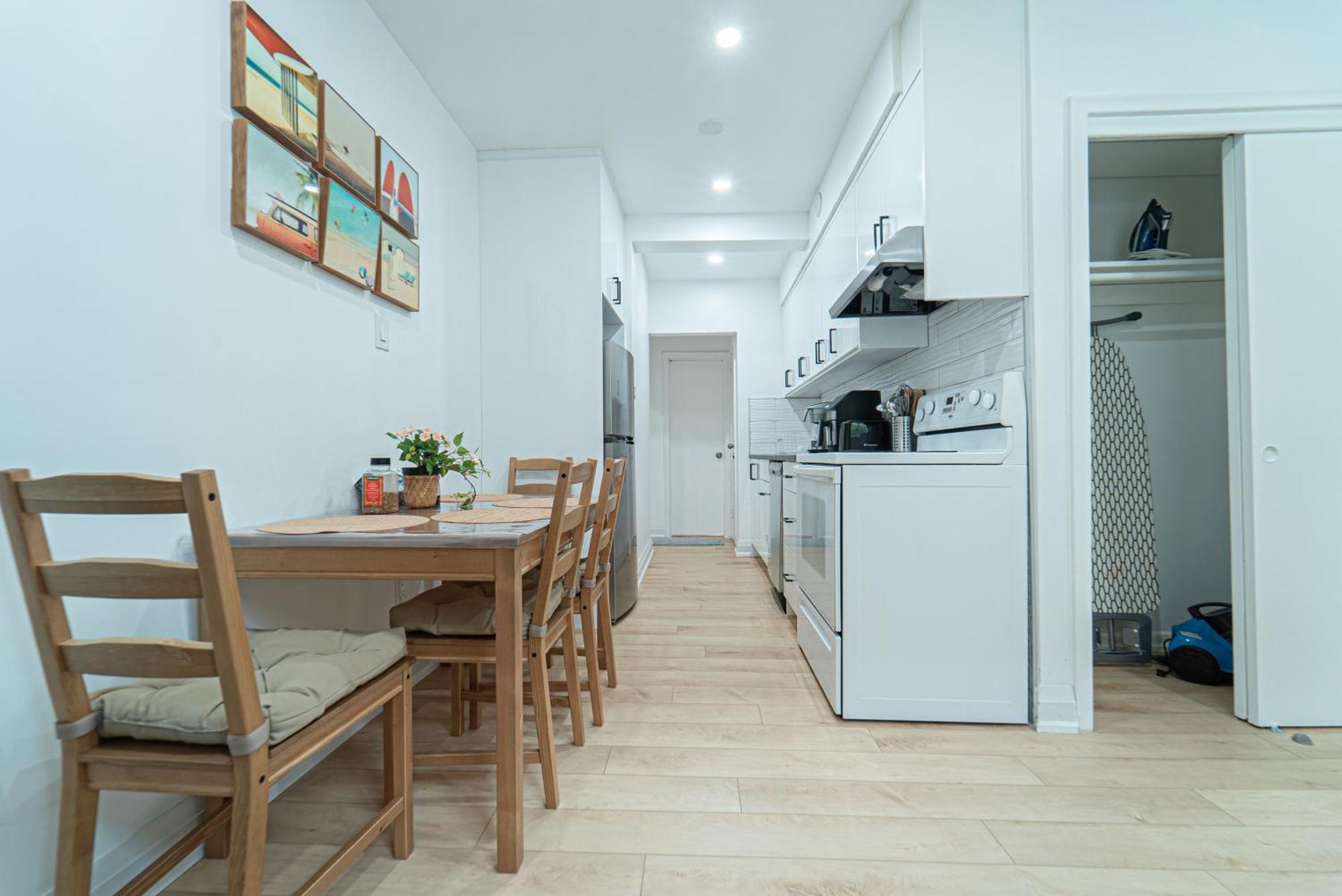 Quiet & Comfortable Double Private Room, Free Parking Торонто Екстериор снимка
