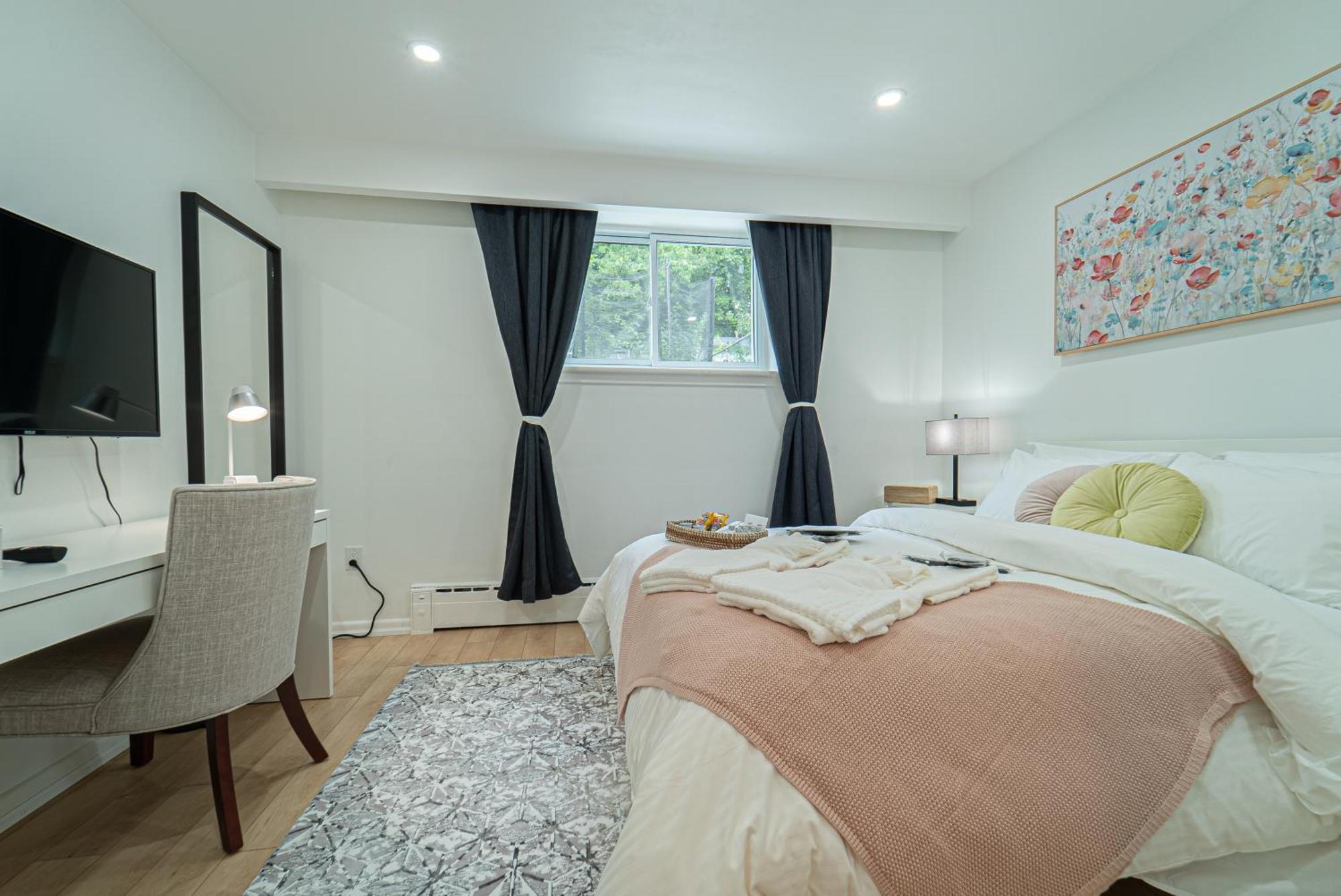 Quiet & Comfortable Double Private Room, Free Parking Торонто Екстериор снимка